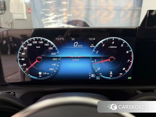 Mercedes-Benz Class A 2023 Белый из Китая, фото 2