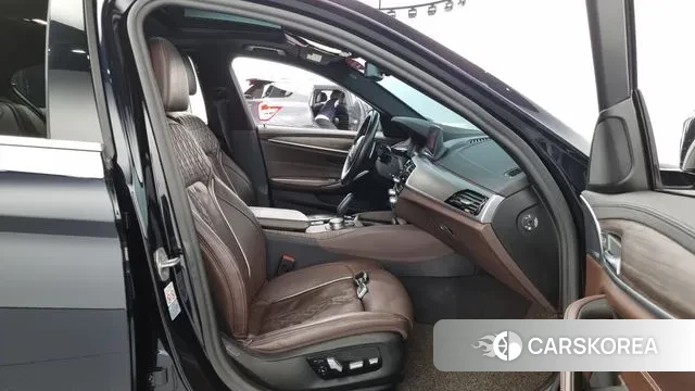 BMW 5 Series (G30) 2020 Черный из Кореи, фото 2