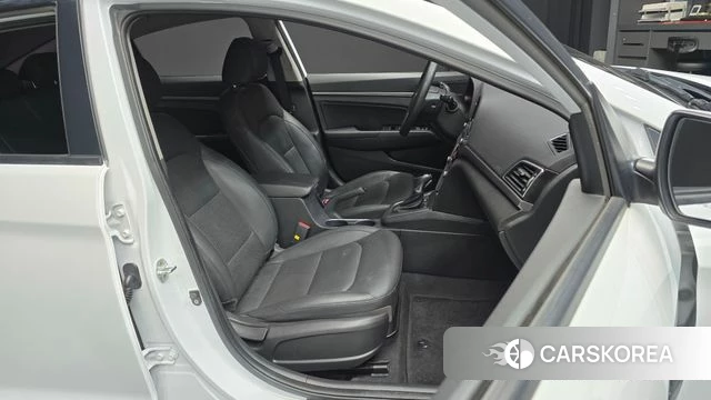 Hyundai Avante AD 2018 Белый из Кореи, фото 2
