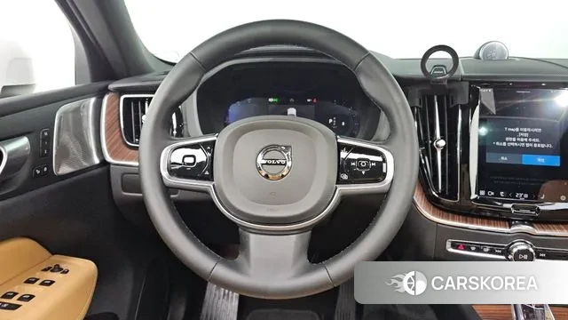 Volvo XC60 second Generation 2023 Белый из Кореи, фото 2
