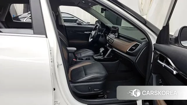 Kia Seltos 2022 Белый из Кореи, фото 2