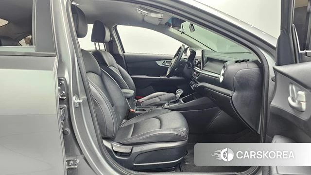 Kia The New K3 2nd generation 2022 Серебристо-серый из Кореи, фото 2
