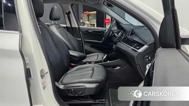 BMW X1 (F48) 2022 Белый из Кореи, фото 2