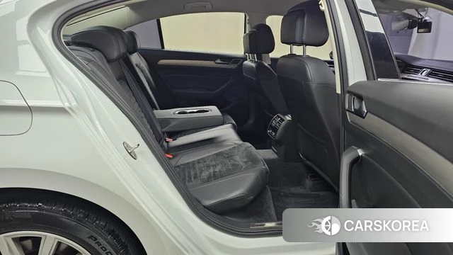 Volkswagen Passat GT (B8) 2018 Белый из Кореи, фото 2