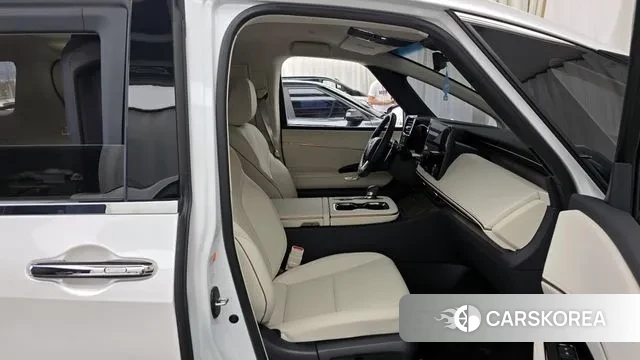 Lexus LM Second Generation 2024 Белый из Кореи, фото 2