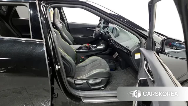 Kia EV6 2023 Черный из Кореи, фото 2