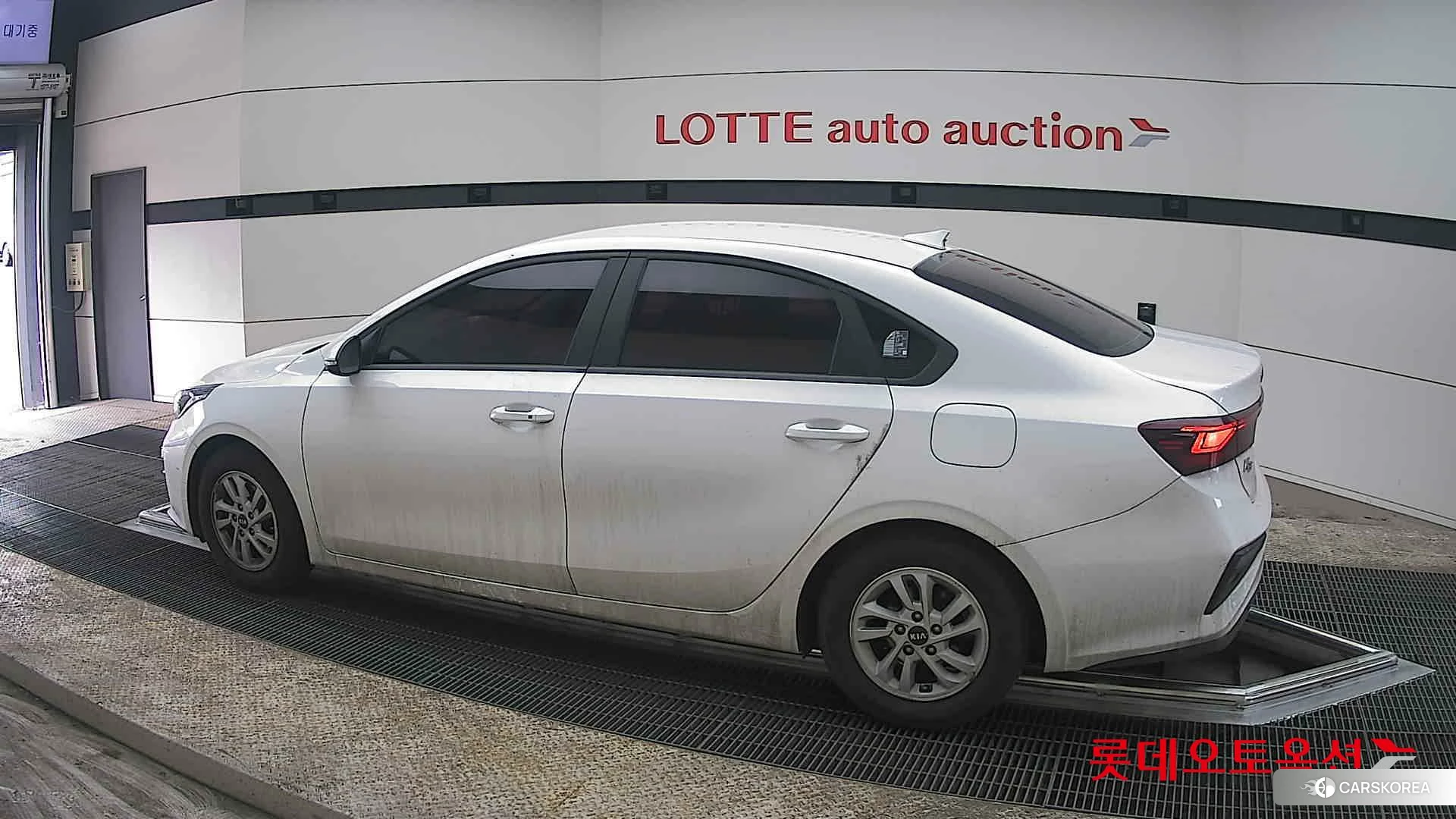 Kia K3 2021 Snow White Pearl из Кореи, фото 2