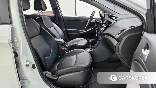 Hyundai Accent (New type) 2018 Белый из Кореи, фото 2