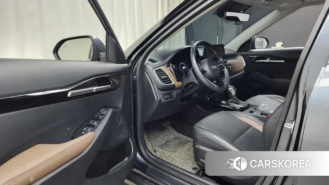 Kia Seltos 2021 Серый из Кореи, фото 2