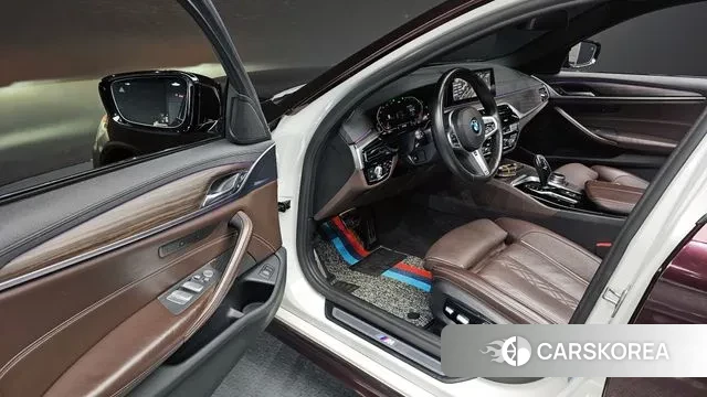 BMW 5 Series (G30) 2019 Коричневый из Кореи, фото 2