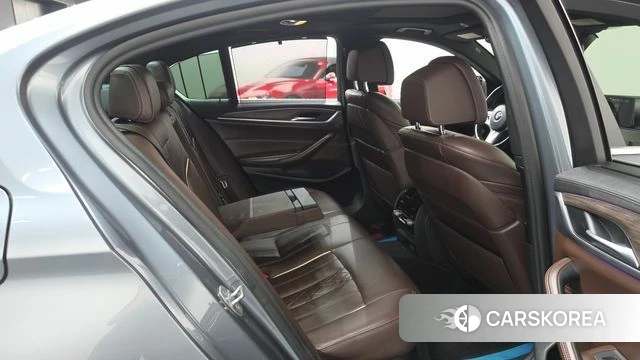 BMW 5 Series (G30) 2020 Небесно-голубой из Кореи, фото 2