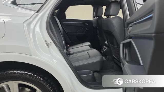 Audi Q3 (F3) 2022 Белый из Кореи, фото 2