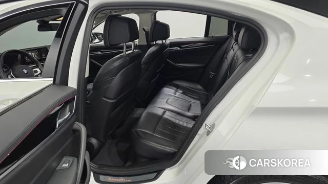 BMW 5 Series (G30) 2019 Белый из Кореи, фото 2