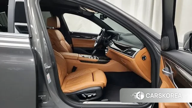 BMW 7 Series (G11) 2021 Серебряный из Кореи, фото 2