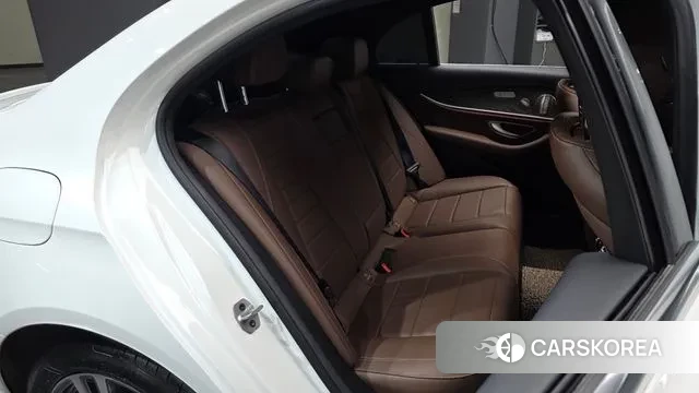 Mercedes-Benz E-Class W213 2022 Белый из Кореи, фото 2