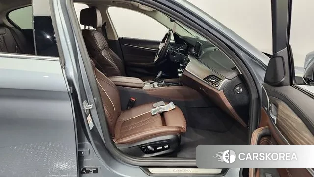 BMW 5 Series (G30) 2019 Серый из Кореи, фото 2