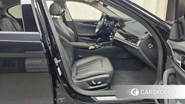 BMW 5 Series (G30) 2019 Черный из Кореи, фото 2