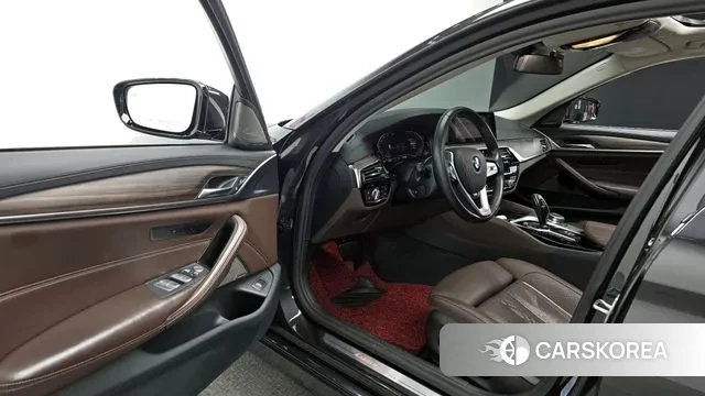 BMW 5 Series (G30) 2020 Серый из Кореи, фото 2