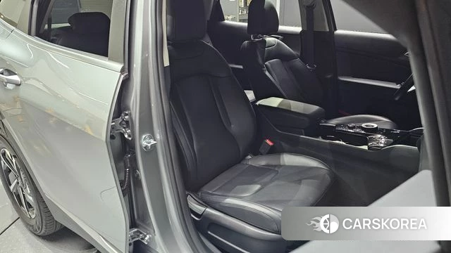 Kia Sportage 5th Generation Hybrid 2022 Серебристо-серый из Кореи, фото 2