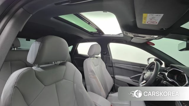 Audi Q3 (F3) 2022 Черный из Кореи, фото 2