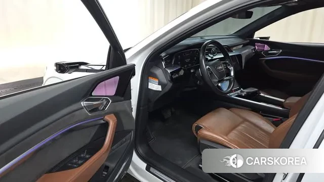 Audi e-Tron 2021 Белый из Кореи, фото 2