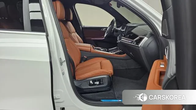 BMW X7 (G07) 2024 Белый из Кореи, фото 2