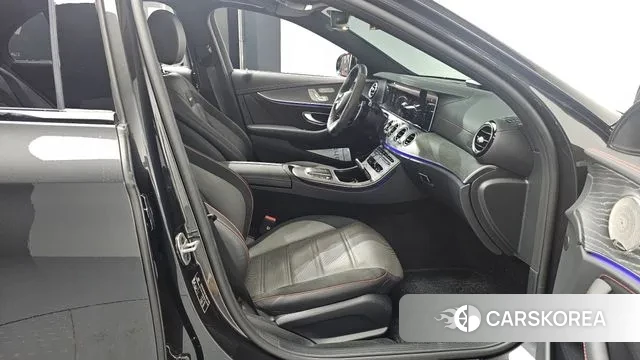 Mercedes-Benz E-Class W213 2023 Черный из Кореи, фото 2