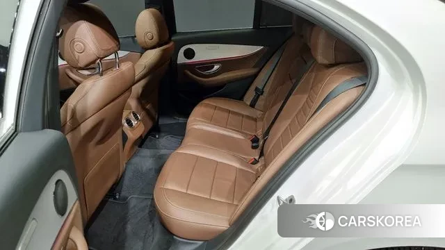 Mercedes-Benz E-Class W213 2021 Белый из Кореи, фото 2