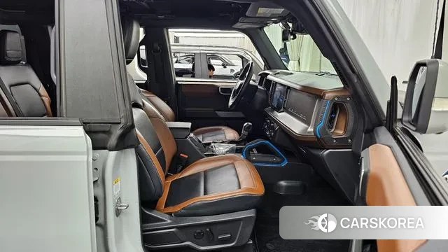 Ford Bronco 6th Generation 2023 Серебристо-серый из Кореи, фото 2