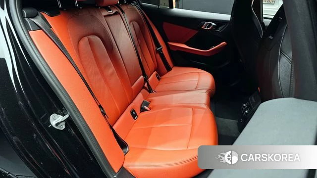 BMW 1 Series (F40) 2023 Черный из Кореи, фото 2