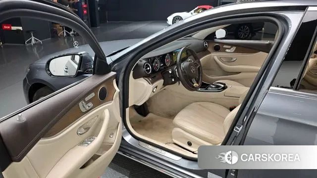 Mercedes-Benz E-Class W213 2018 Серый из Кореи, фото 2