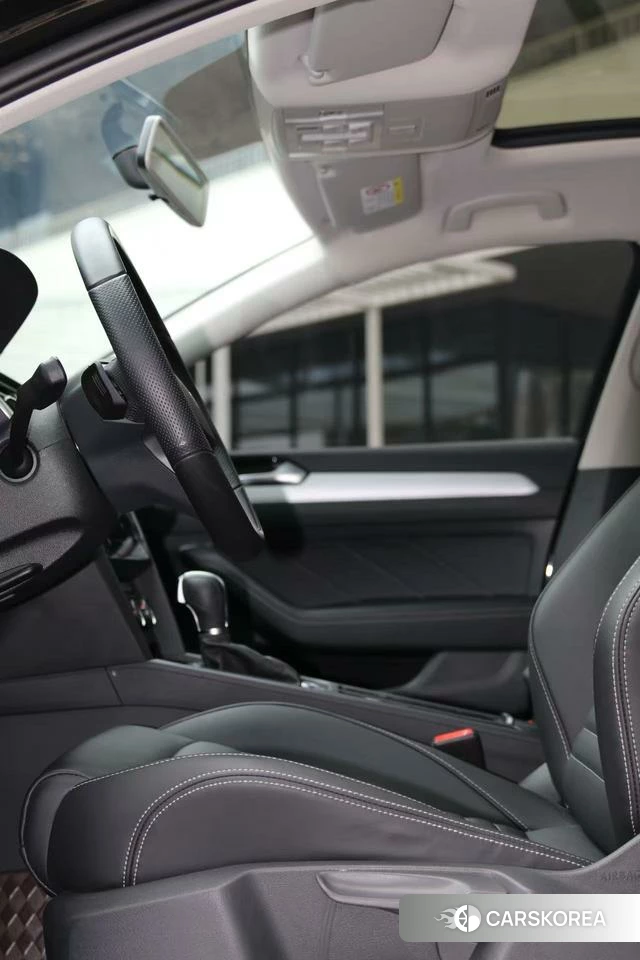 Volkswagen Magotan 2024 Черный из Китая, фото 2