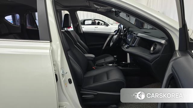 Toyota RAV4 2018 Белый из Кореи, фото 2