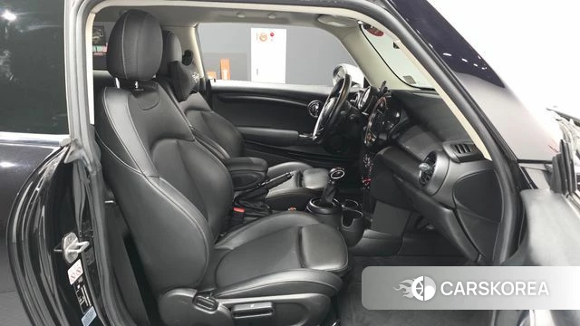 Mini Cooper 2019 Черный из Кореи, фото 2