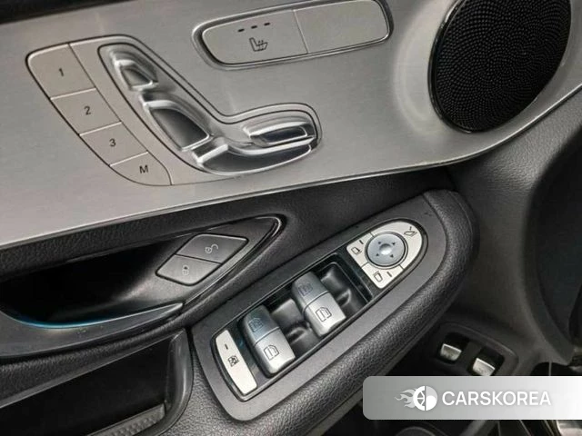 Mercedes-Benz GLC-Class X253 2018 Черный из Кореи, фото 2