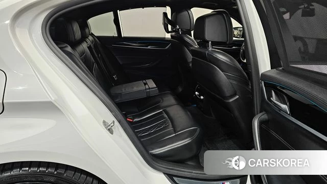 BMW 5 Series (G30) 2019 Белый из Кореи, фото 2