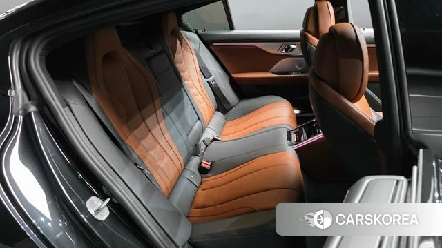 BMW 8 Series (G15) 2022 Черный из Кореи, фото 2