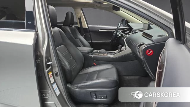 Lexus NX300h 2019 Песочный из Кореи, фото 2