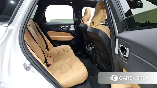 Volvo XC60 second Generation 2022 Белый из Кореи, фото 2