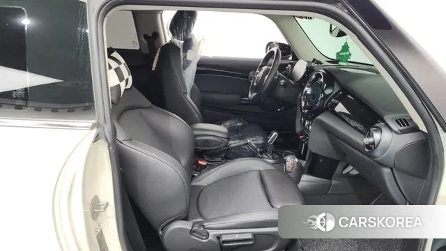 Mini Cooper S 2021 Жемчужный цвет из Кореи, фото 2