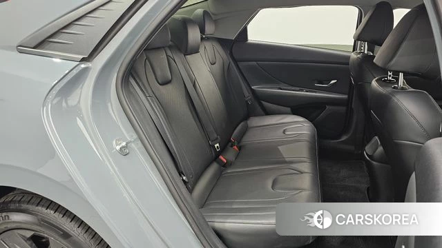 Hyundai Avante Hybrid (CN7) 2021 Светло-серебряный цвет из Кореи, фото 2