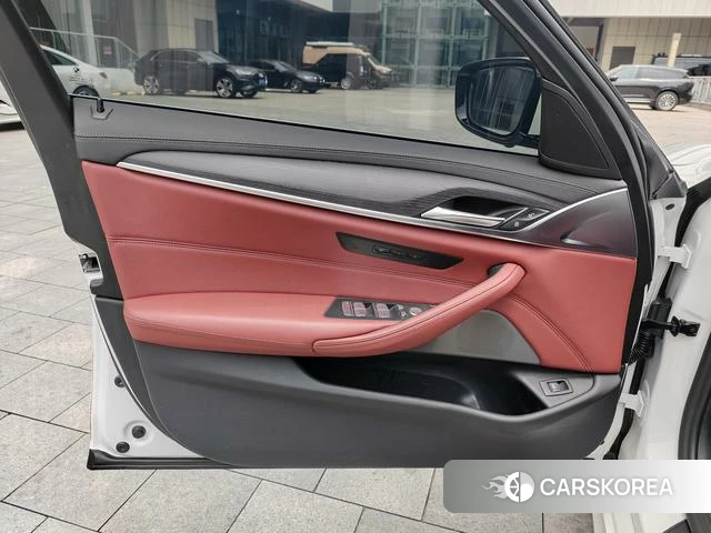 BMW 5 series 2021 Белый из Китая, фото 2