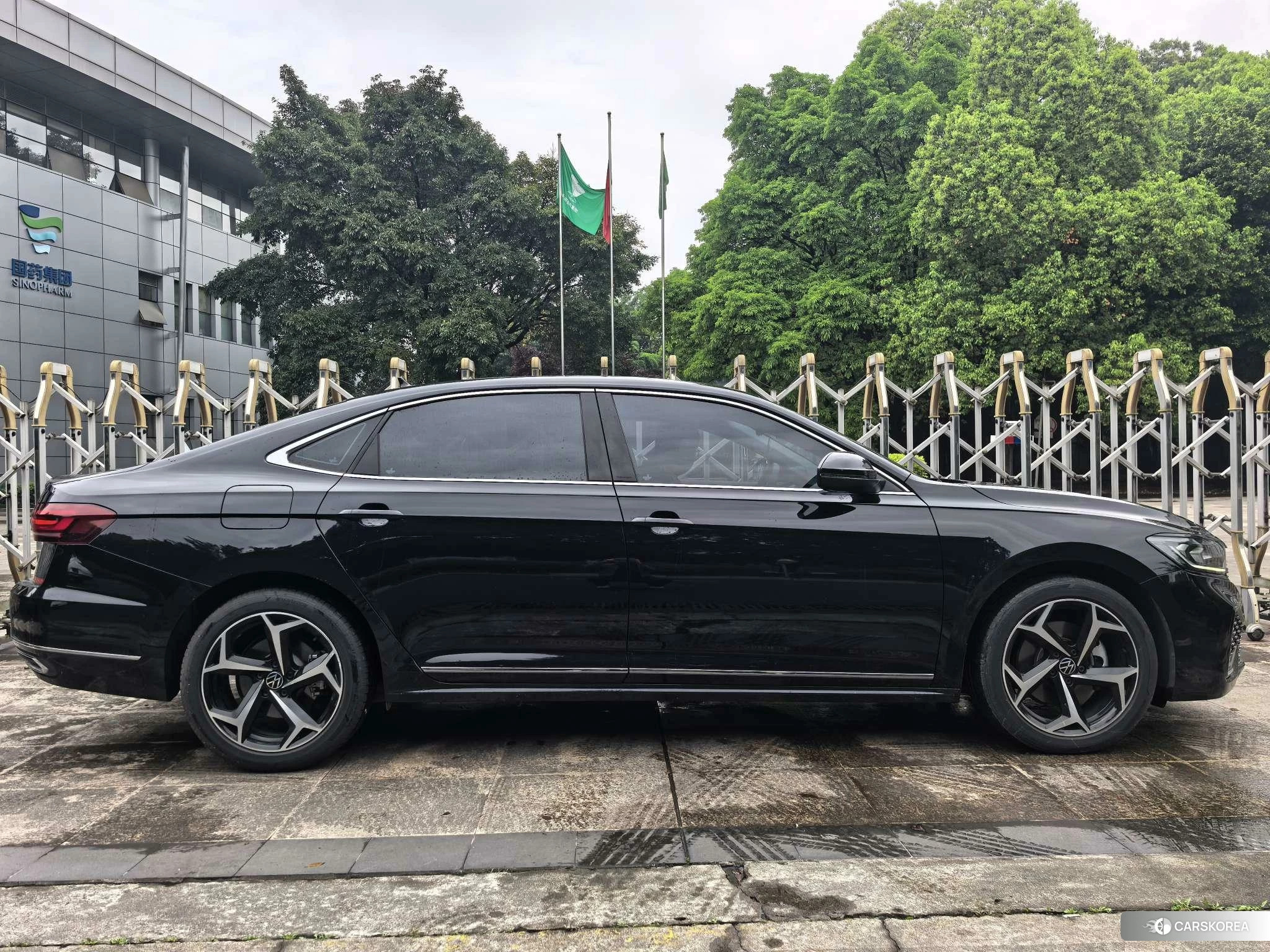 Volkswagen Passat 2023 Черный из Китая, фото 2