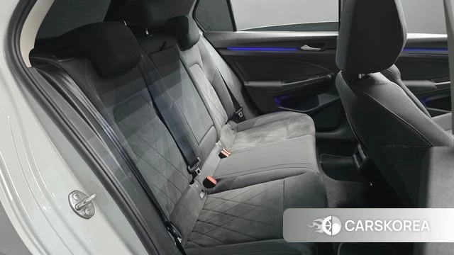 Volkswagen Golf 8th Generation 2022 Белый из Кореи, фото 2