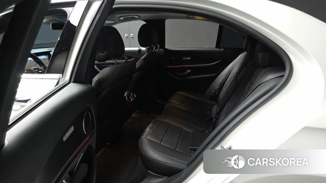Mercedes-Benz E-Class W213 2018 Белый из Кореи, фото 2