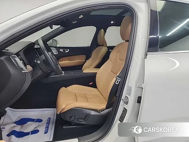 Volvo XC60 second Generation 2021 Белый из Кореи, фото 2