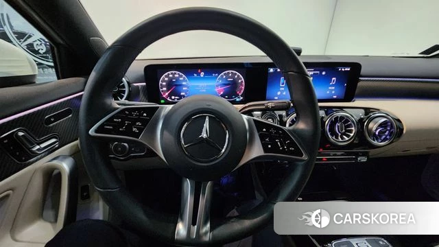 Mercedes-Benz A-Class W177 2024 Белый из Кореи, фото 2
