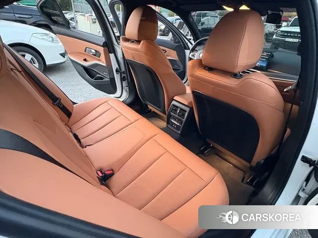 BMW 3 Series (G20) 2023 Белый из Кореи, фото 2