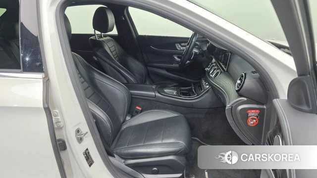 Mercedes-Benz E-Class W213 2021 Белый из Кореи, фото 2
