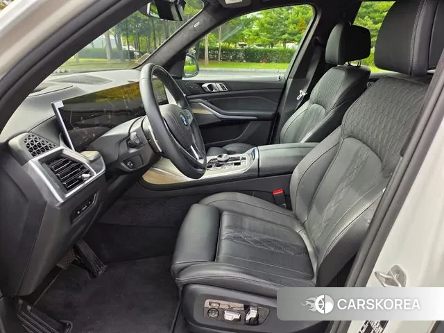 BMW X7 (G07) 2025 Белый из Кореи, фото 2